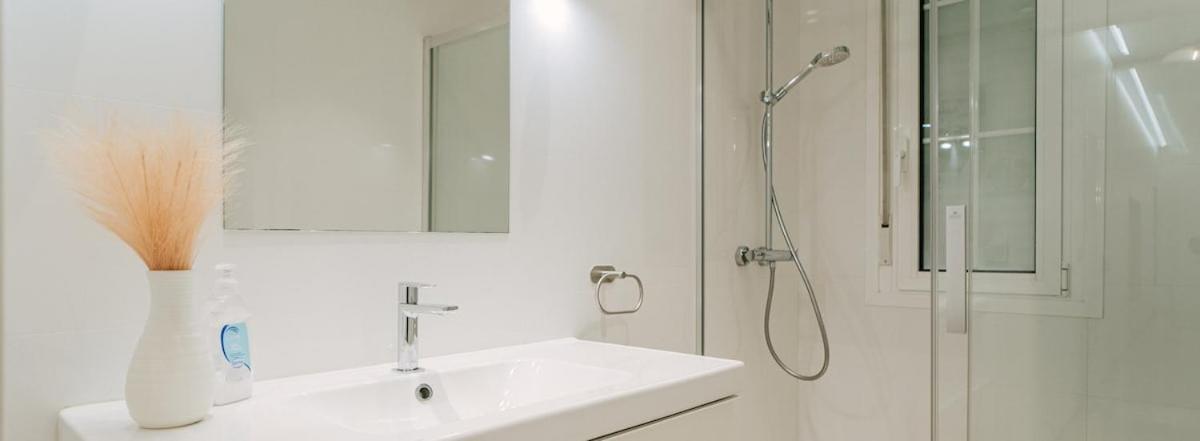 Lujoso Y Amplio Apartamento Con Parking Incluido Leon Luaran gambar