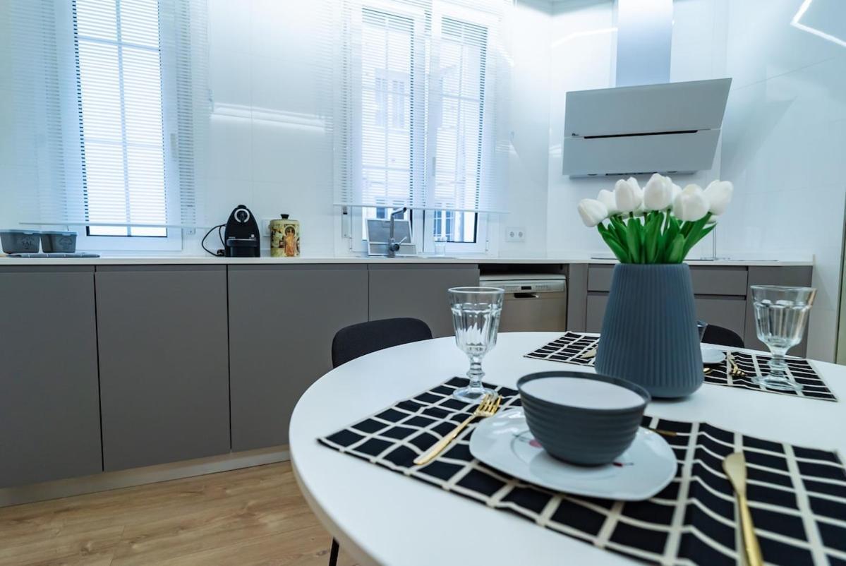 Lujoso Y Amplio Apartamento Con Parking Incluido Leon Luaran gambar