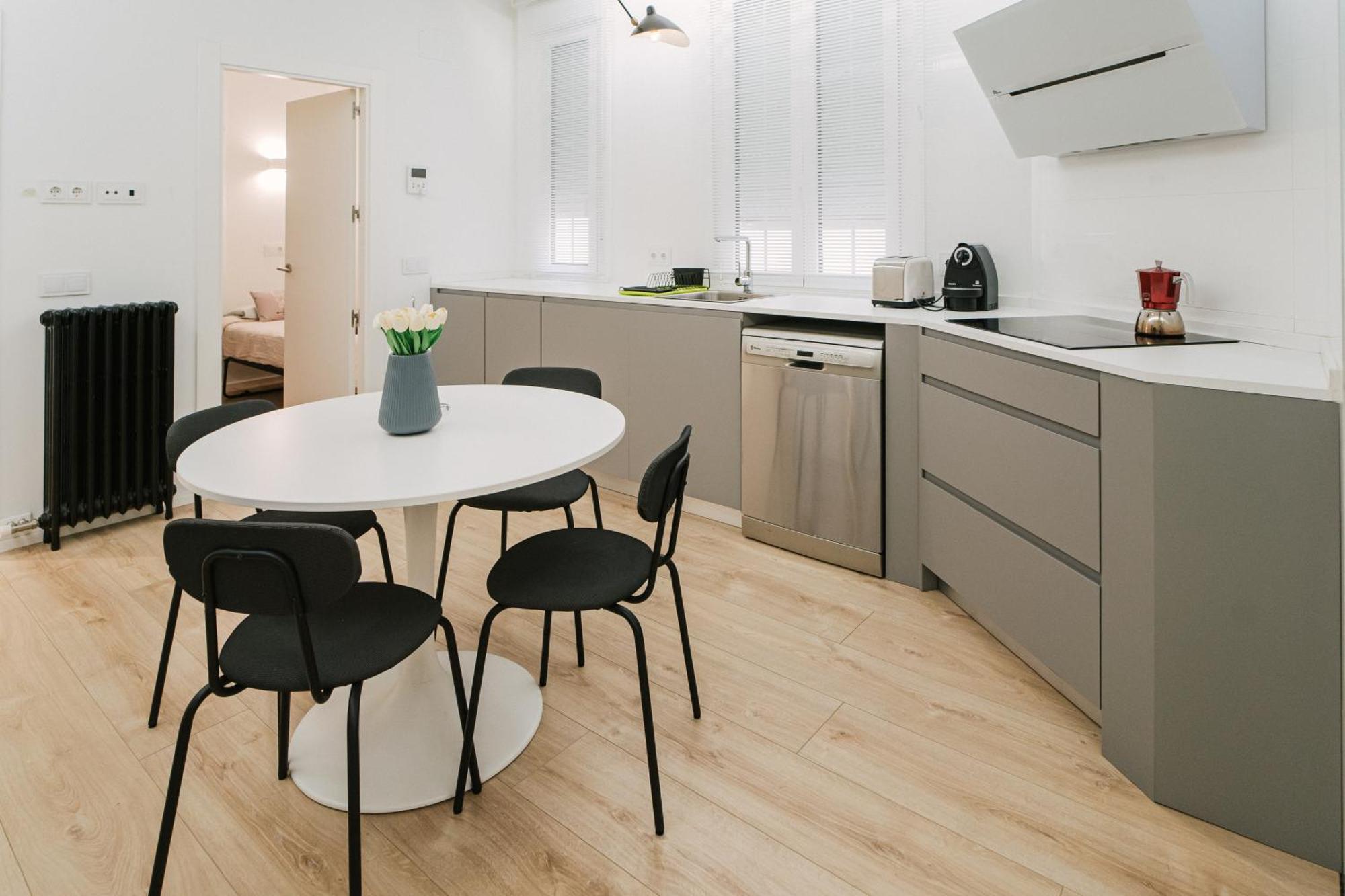 Lujoso Y Amplio Apartamento Con Parking Incluido Leon Luaran gambar