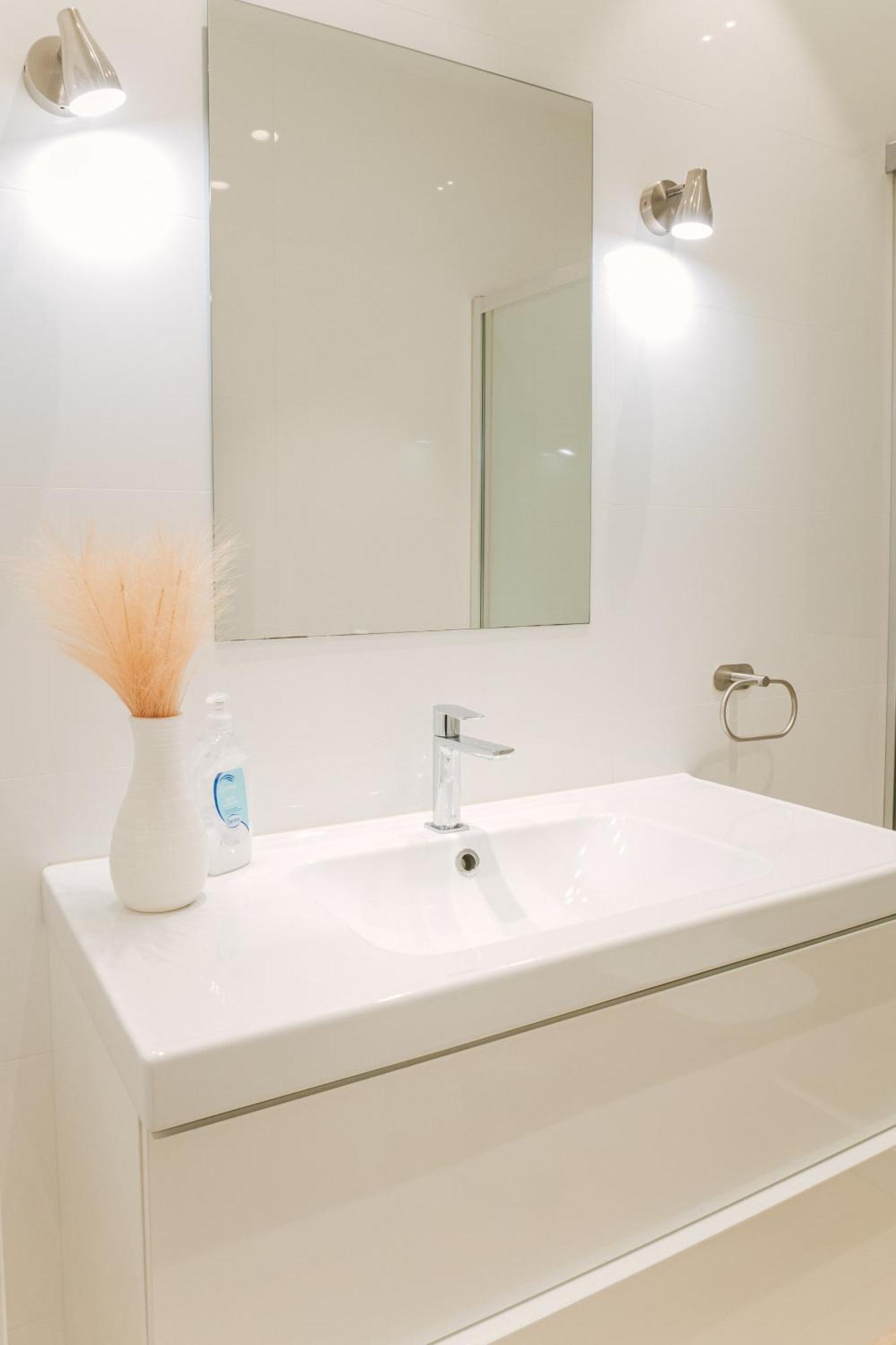 Lujoso Y Amplio Apartamento Con Parking Incluido Leon Luaran gambar